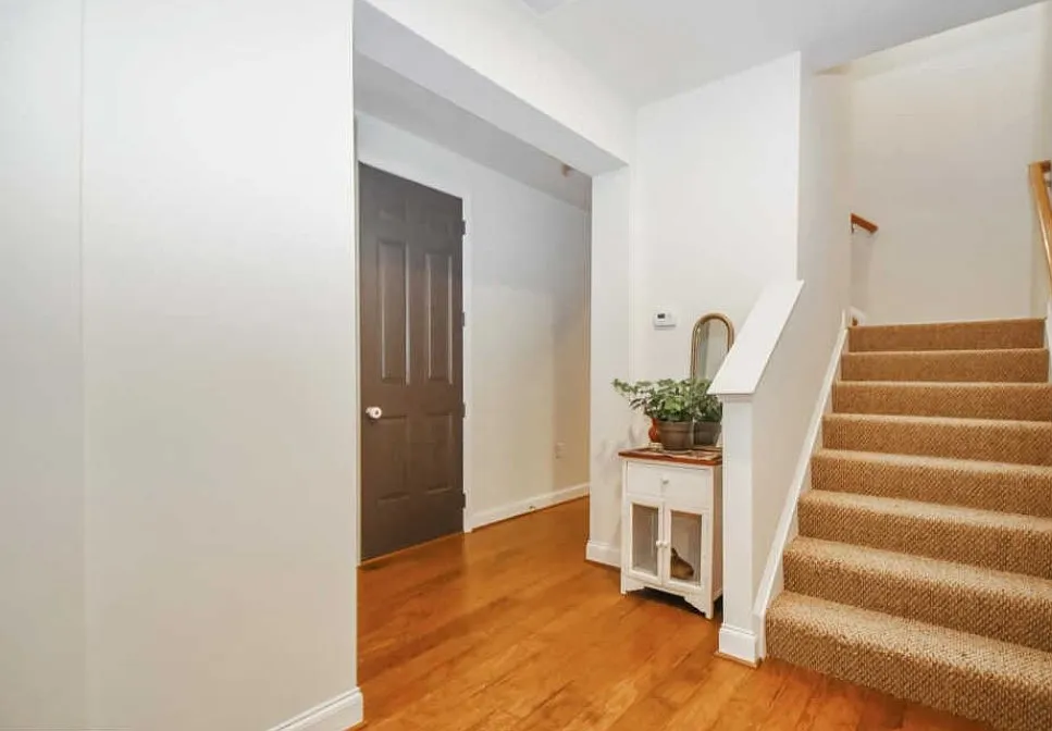 3 bed, 2.5 bath, 2519 sqft, $2,395 — Photo 4