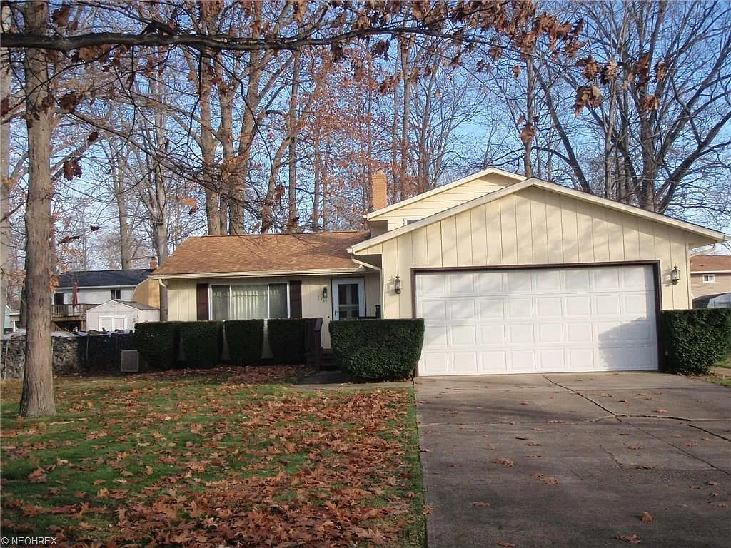 1661 Berwick Dr photo 1