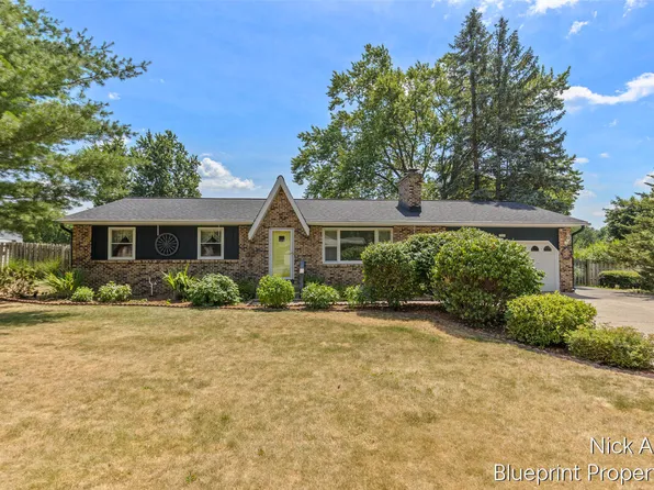 3526 Keswick Dr NE, Belmont, MI 49306