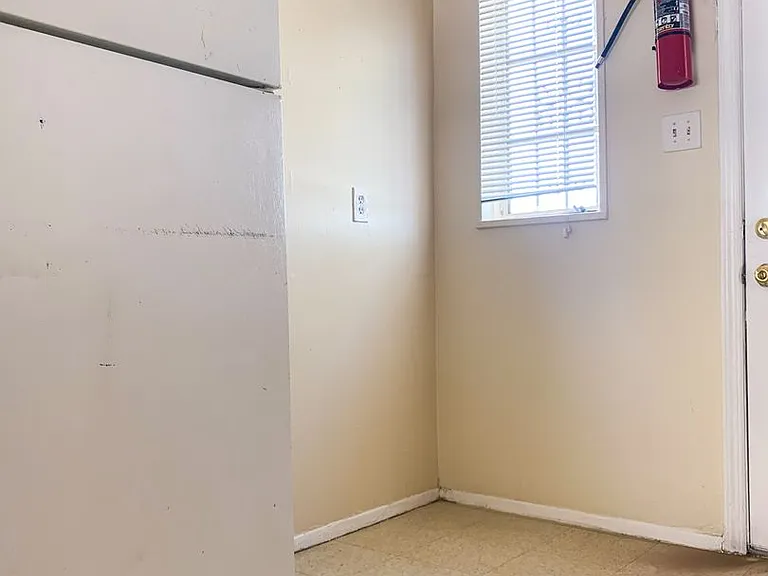 One Bedrooms near VA Hospital — Photo 10