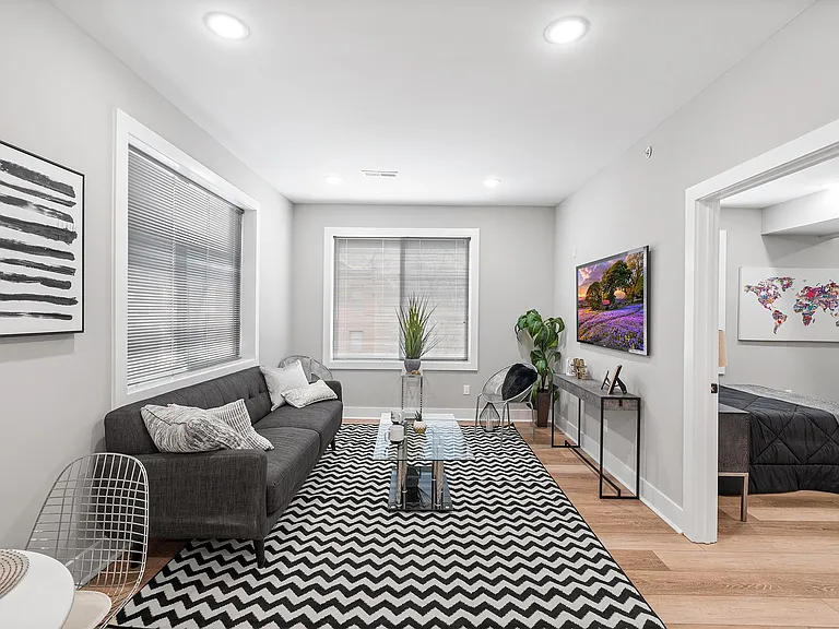 Gorgeous New Diamond St Construction Boasting Luxury Finishes — Photo 43