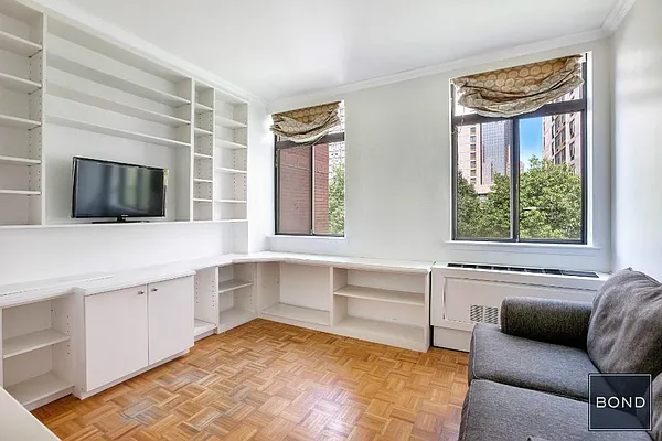 Sold by Bond New York | media 21