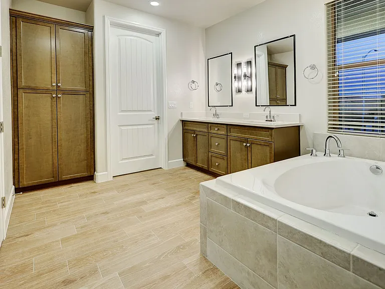 8660 N Haring Dr — Photo 16