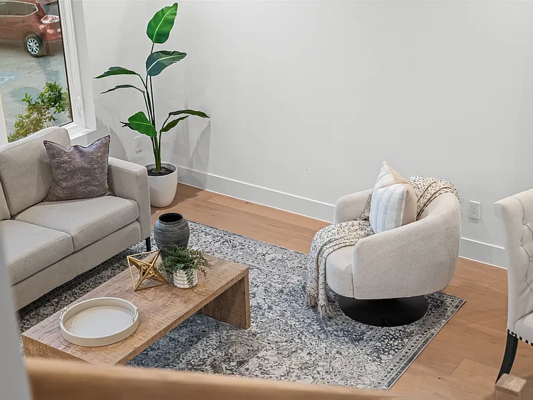 1506 Holly Ave — Photo 6