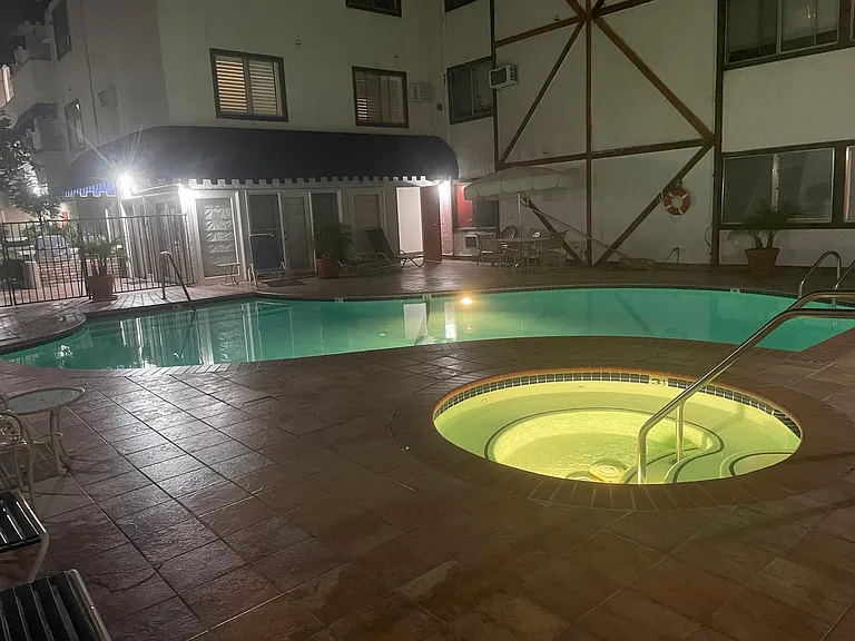 18530 Hatteras St #327 — Photo 12