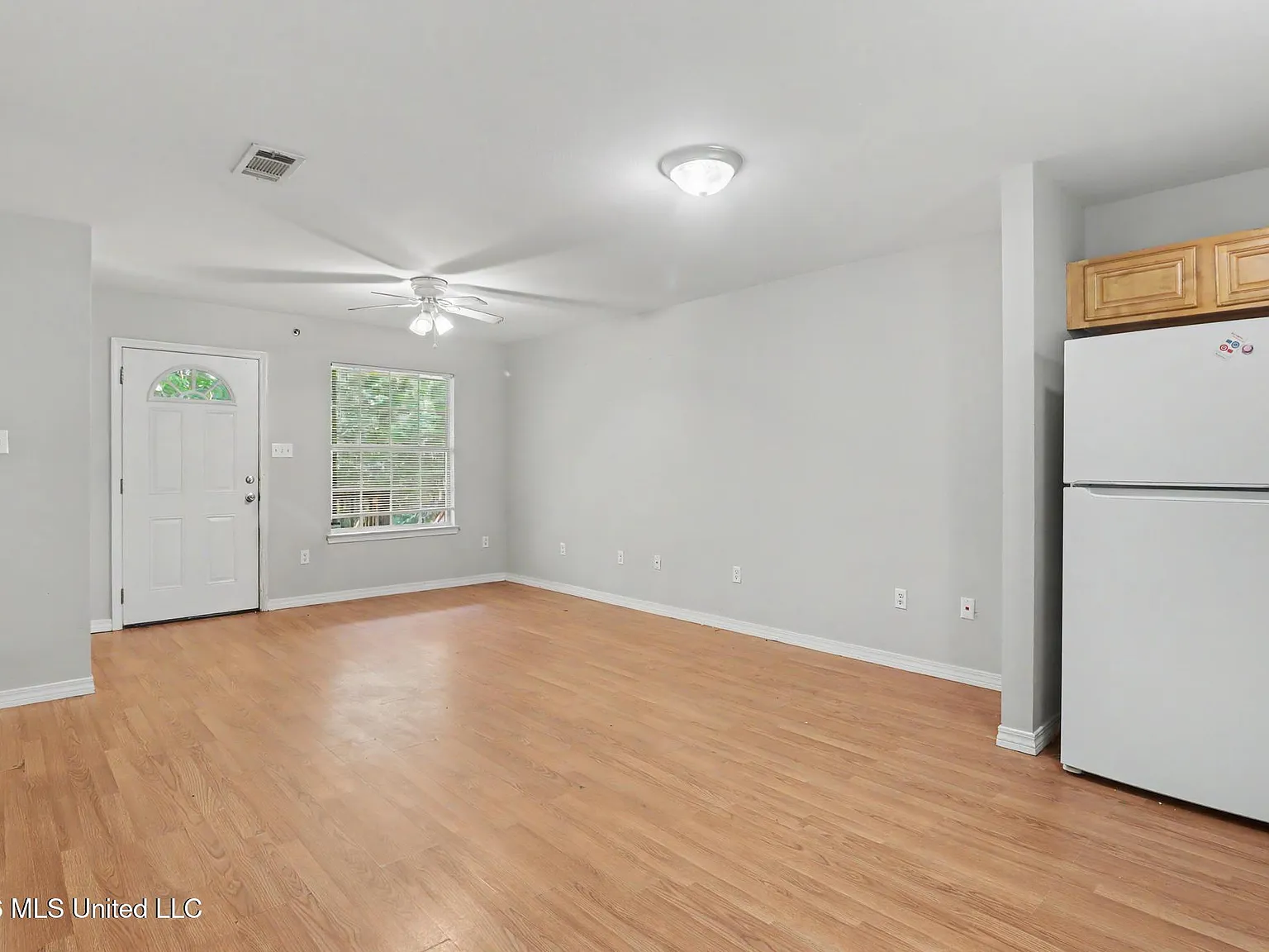 3 bed, 2.0 bath, 1054 sqft, $900 — Photo 4