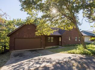 8 Cedar Ln, Kimberling City, MO 65686