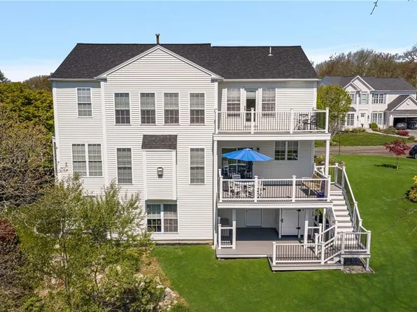 61 Schooner Cove Ln, Narragansett, RI 02882