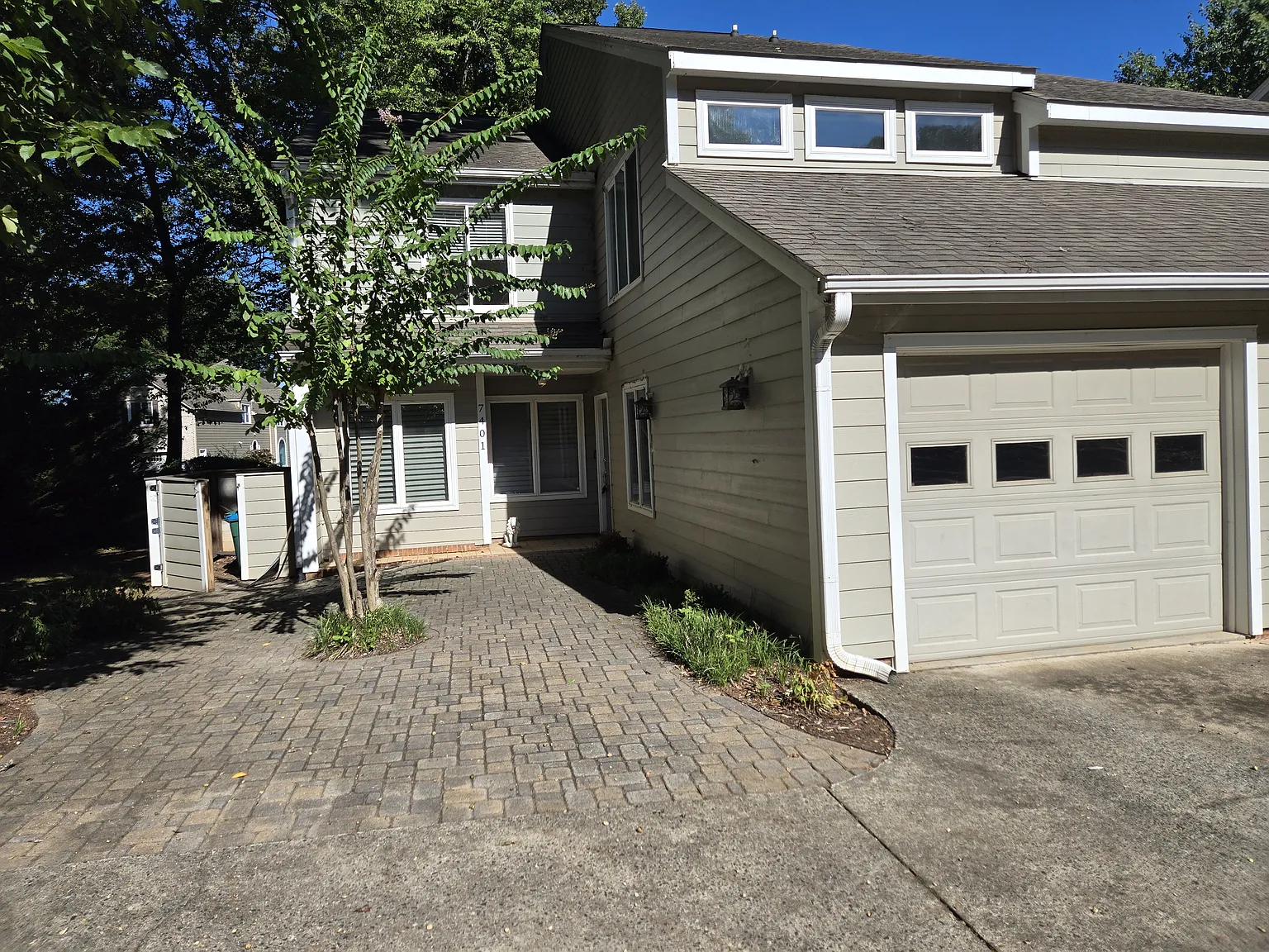 3 bed, 2.5 bath, 2031 sqft, $3,000 — Photo 2