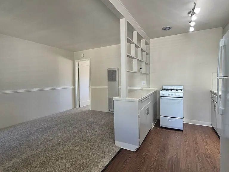 2508 L Street Classic Midtown Living — Photo 45