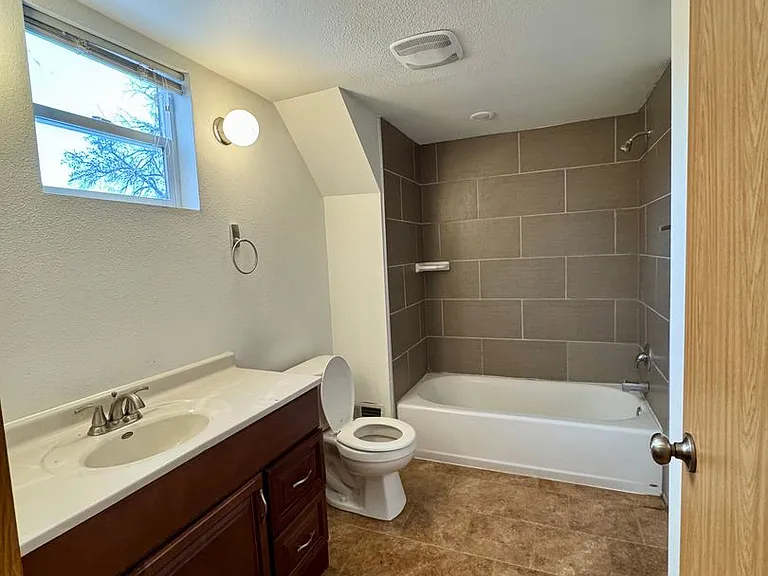 608 1st Ave NW — Photo 14