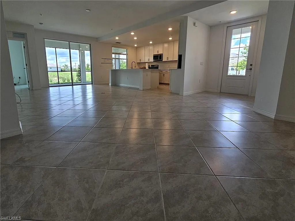 3 bed, 2.0 bath, 1741 sqft, $2,695 — Photo 4