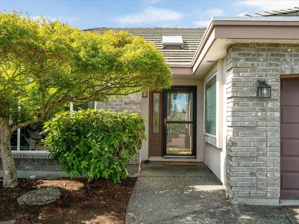828 Devon Pl, Qualicum Beach, BC V9K 2P2