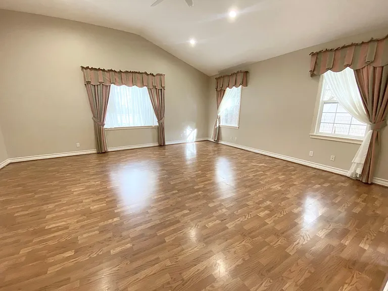 5960 Topeka Dr — Photo 20