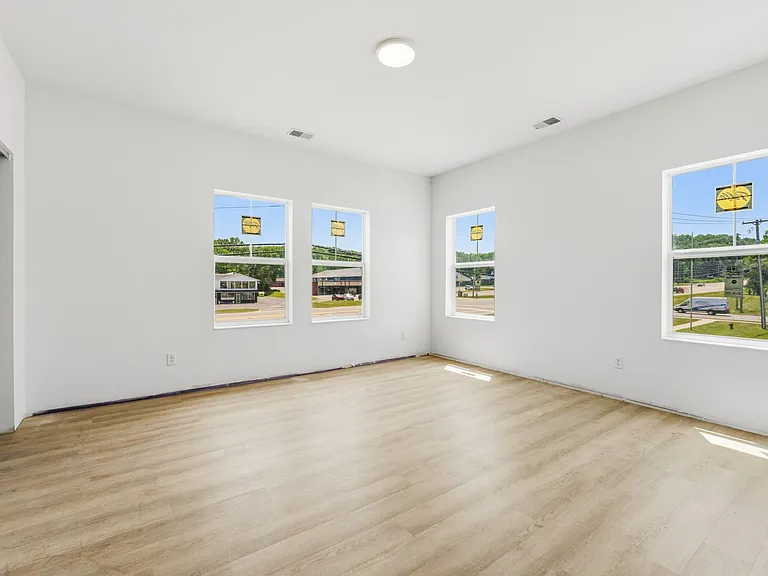 Riverbend Flats Apartments — Photo 11