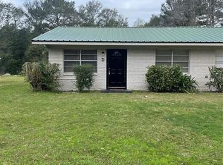 22 Deborah St #C, Huntsville, TX 77340