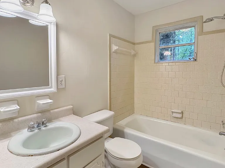 3633 Oakland Ln — Photo 9