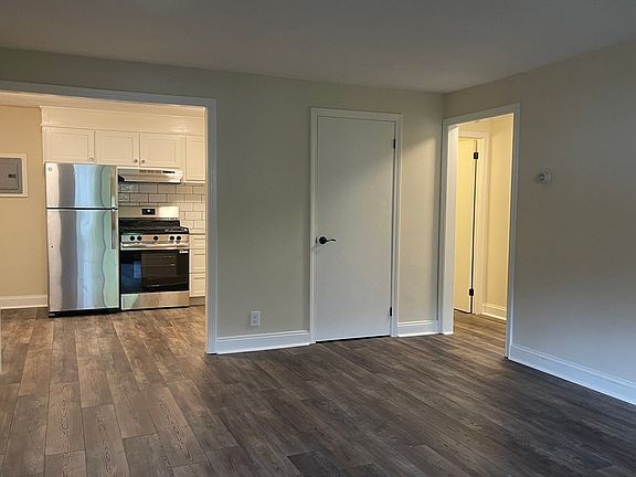 3rd image of 635 W Lowell Ave Unit 8