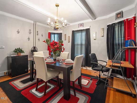 5th image of 85 S Pine Avenue