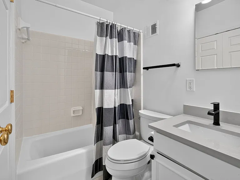1835 Corcoran St NW #C — Photo 9