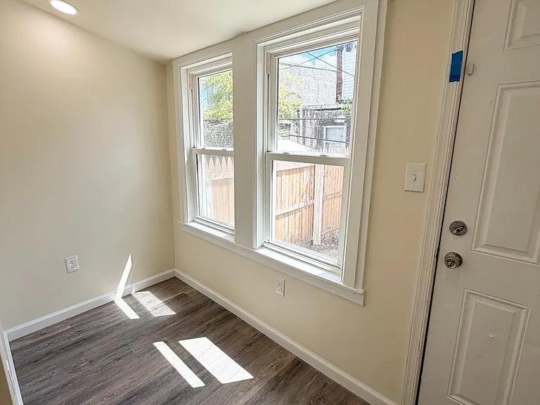 240 W Ontario St #1 — Photo 12