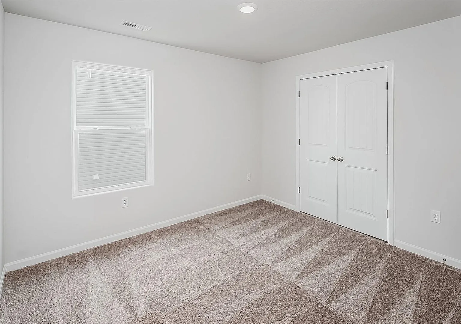 Room in 4 Bedroom Home at Hawley St — Photo 2