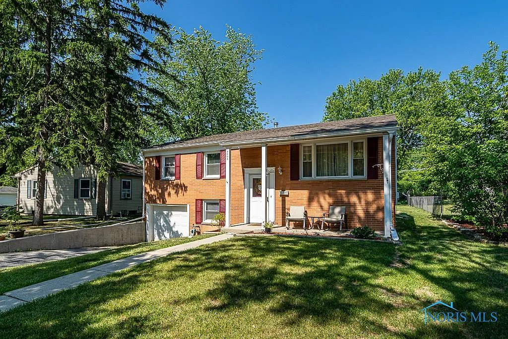 2604 Greenacre Dr photo 1