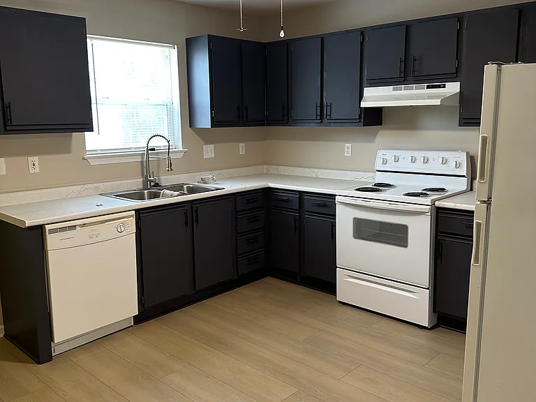 10 Delta St — Photo 3