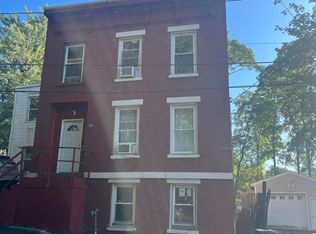 96 Hanover St, Troy, NY 12180