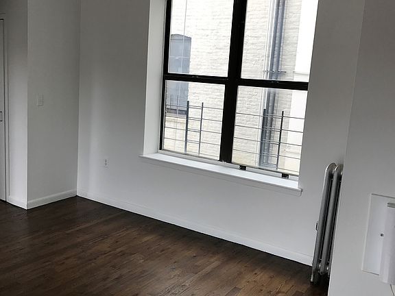 3rd image of 1800 University Ave Frnt 4