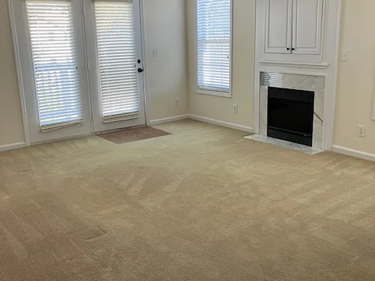 715 Clearwater Ct #L — Photo 2