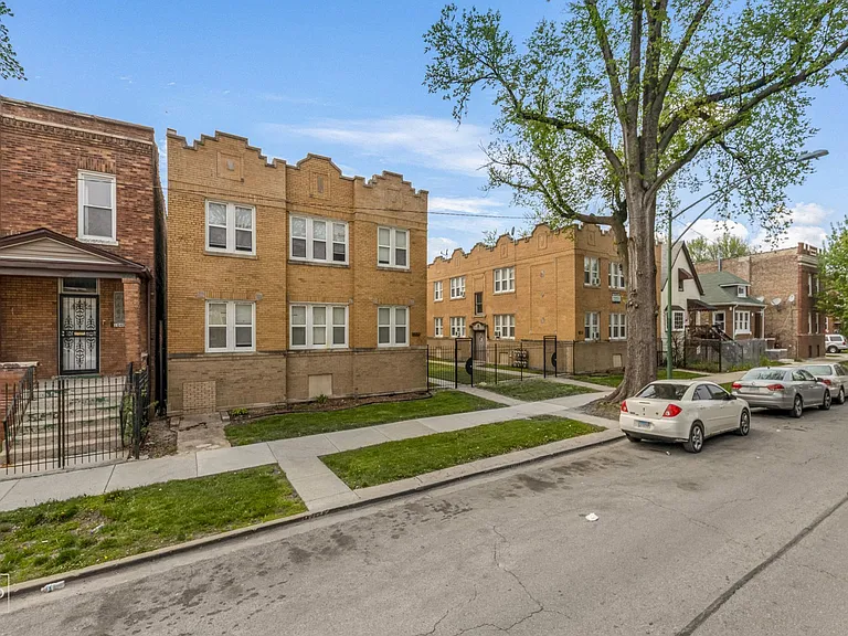1042 N Leamington Ave — Photo 1