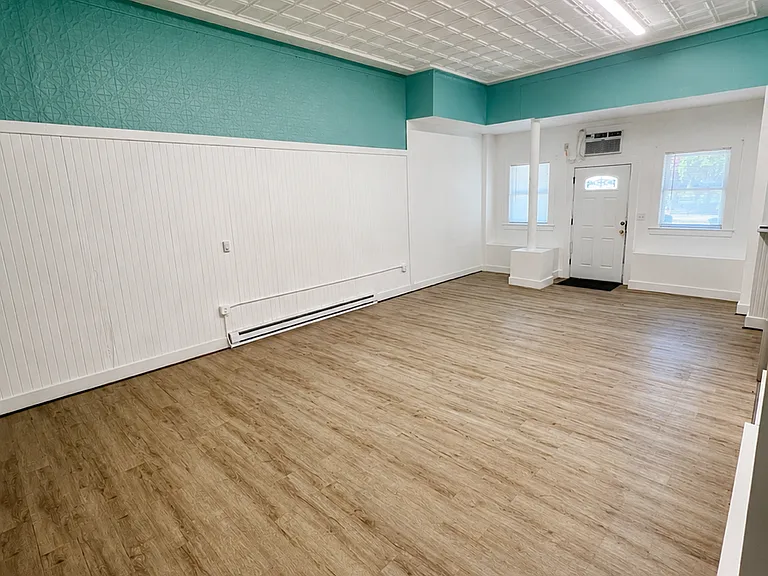 398 Newton St #6 — Photo 3