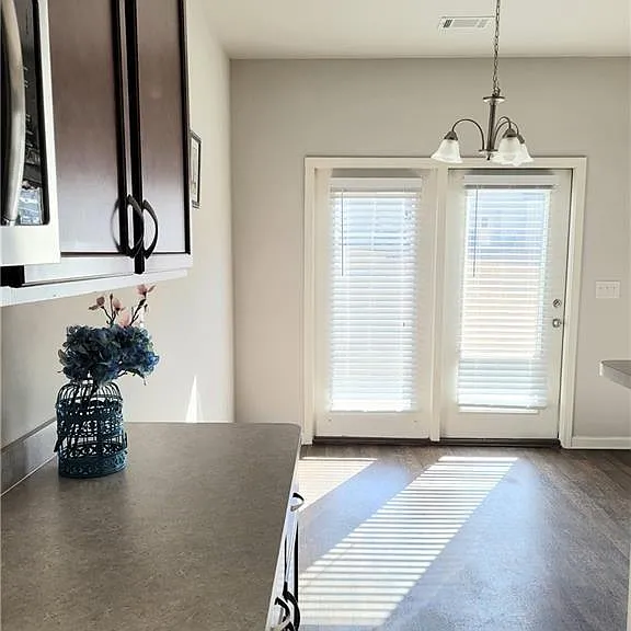 76 Greenfield Dr — Photo 6