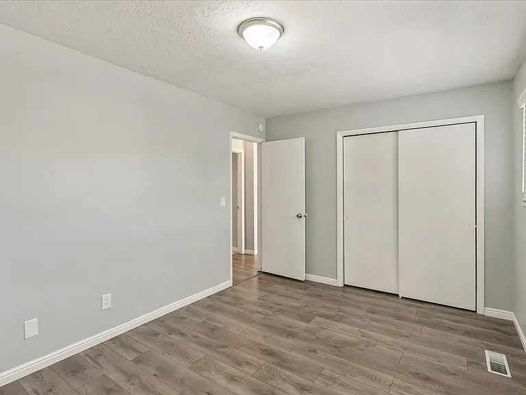 37 W 600 North St — Photo 13