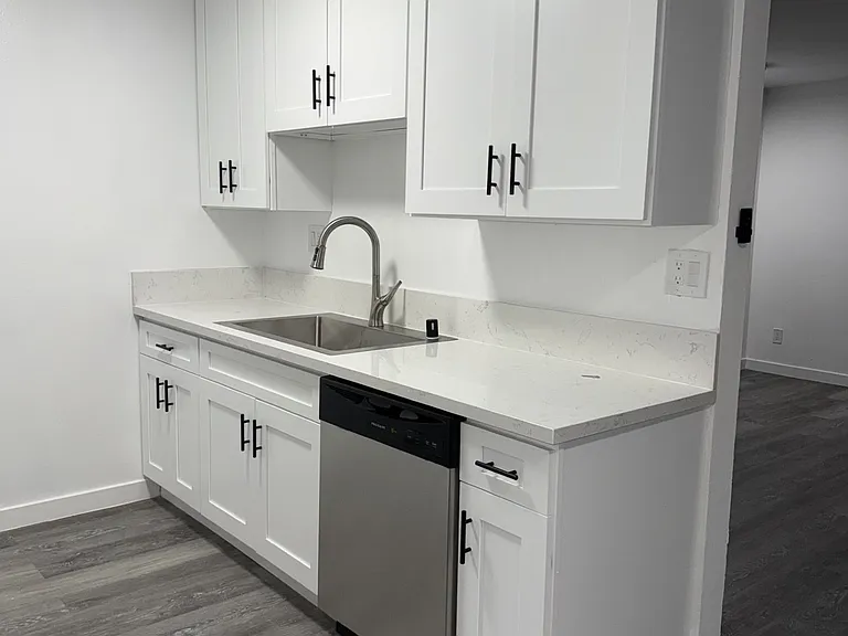 14351 Haynes St #104 — Photo 8
