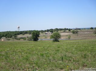 169 Lake View Cir, La Vernia, TX 78121