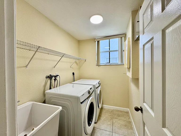 898 Tulip Cir — Photo 30