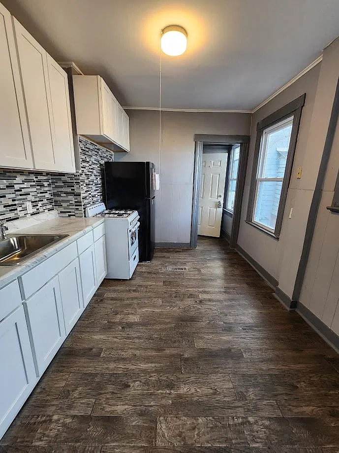 2 bed, 850 sqft, $1,750 — Photo 1