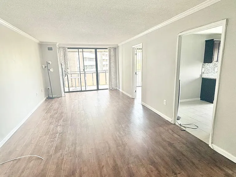 250 S Reynolds St #304 — Photo 4