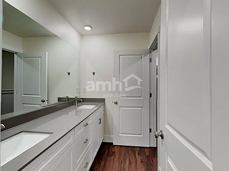 1053 S Woodsome Ave — Photo 12