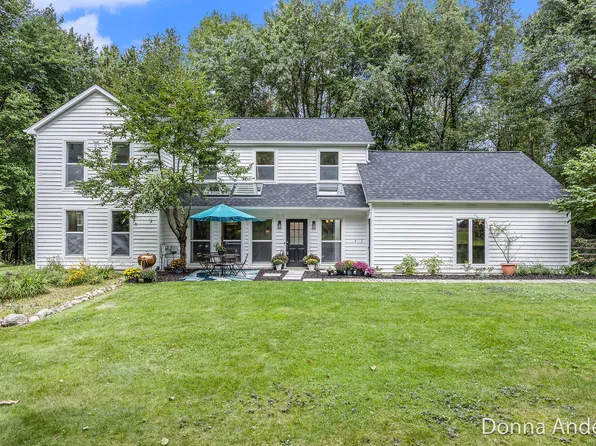 605 Honey Creek Ave NE, Ada, MI 49301