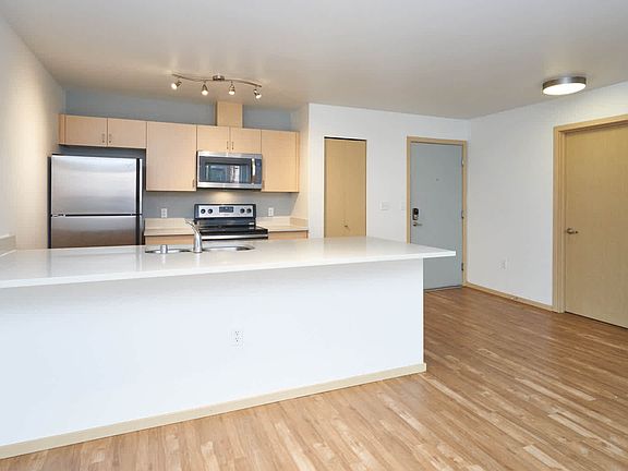 Kitchen with Breakfast Bar and Stainless Steel Appliances