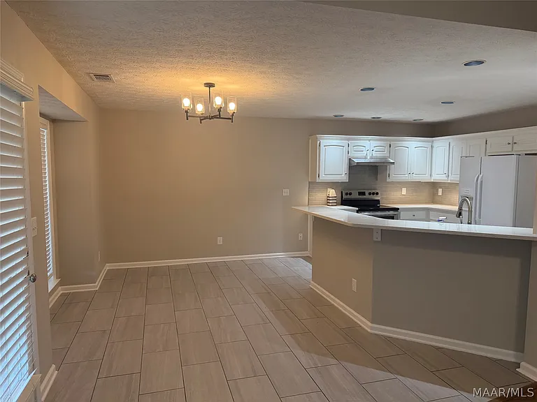 1136 Hallwood Ln — Photo 5