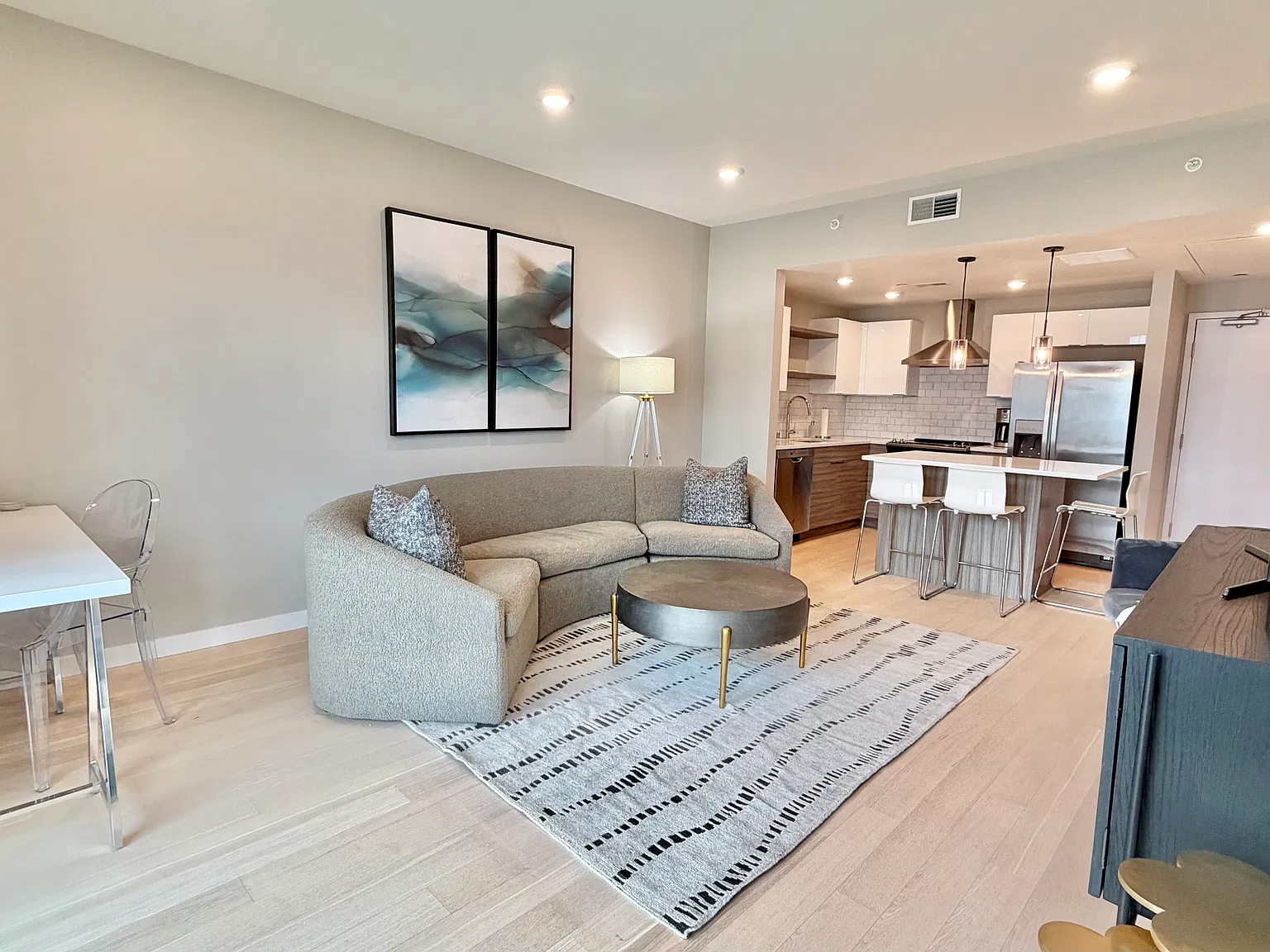 1 bed, 1.5 bath, 648 sqft, $2,200 — Photo 4