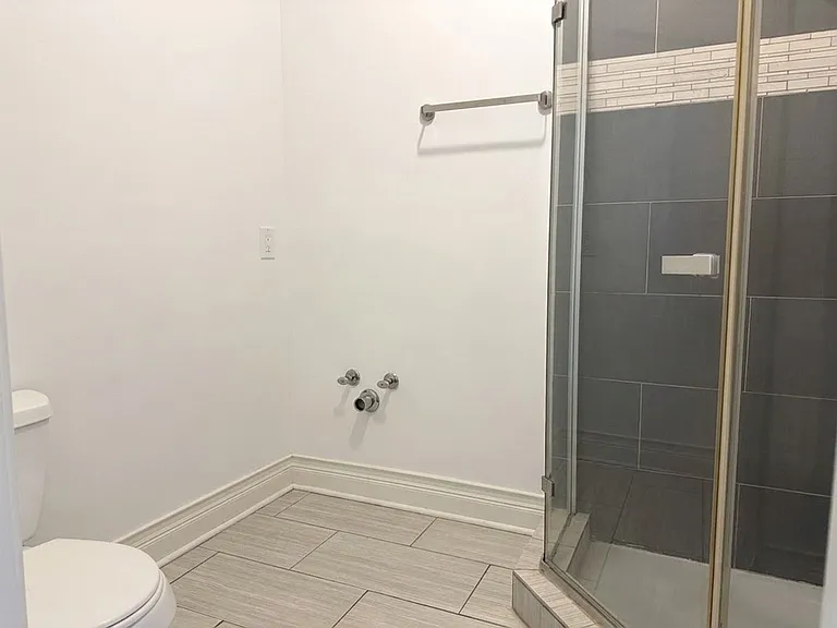 2128 W Cermak Rd #2 — Photo 6
