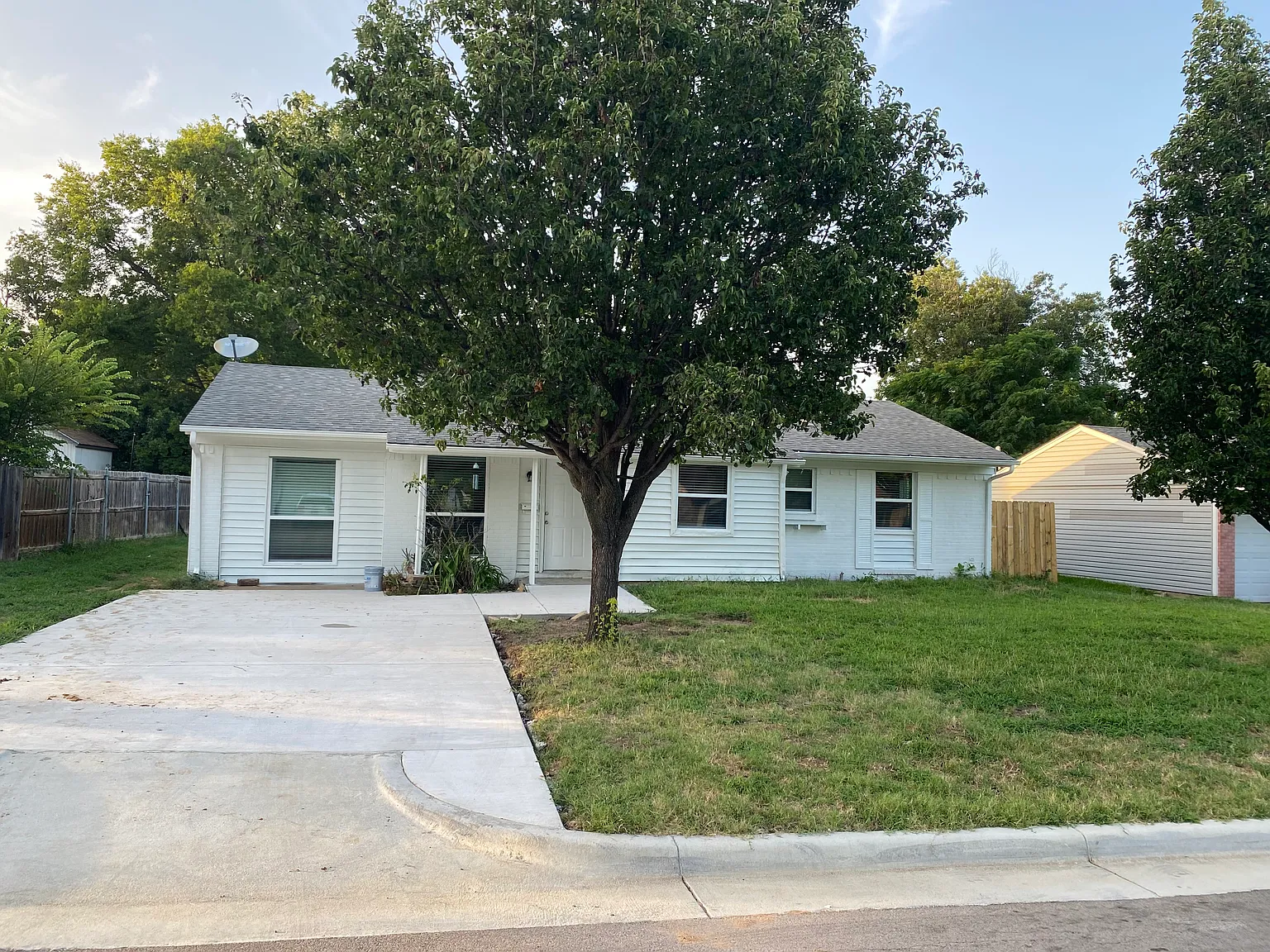 4 bed, 1.5 bath, 1407 sqft, $2,400 — Photo 1
