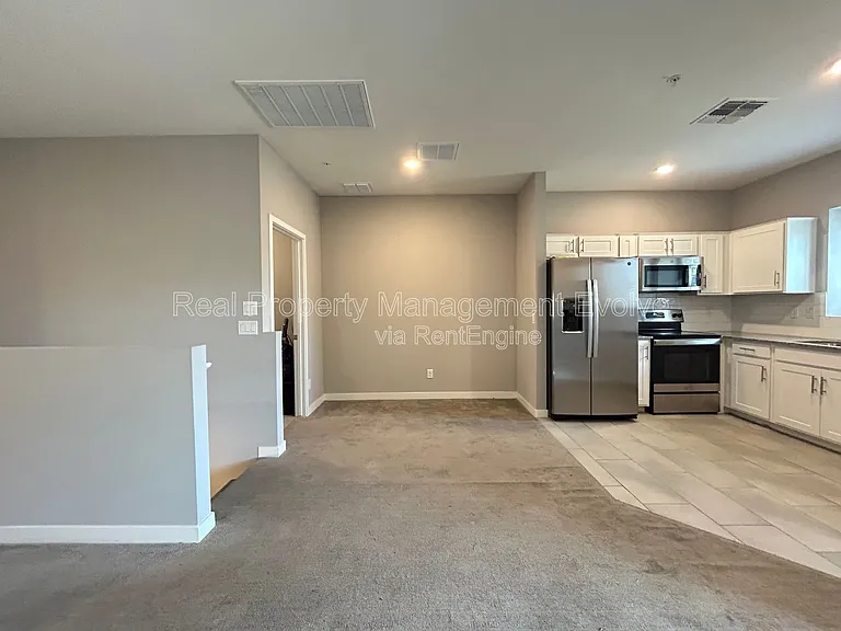 2244 W Laurie Ln — Photo 20