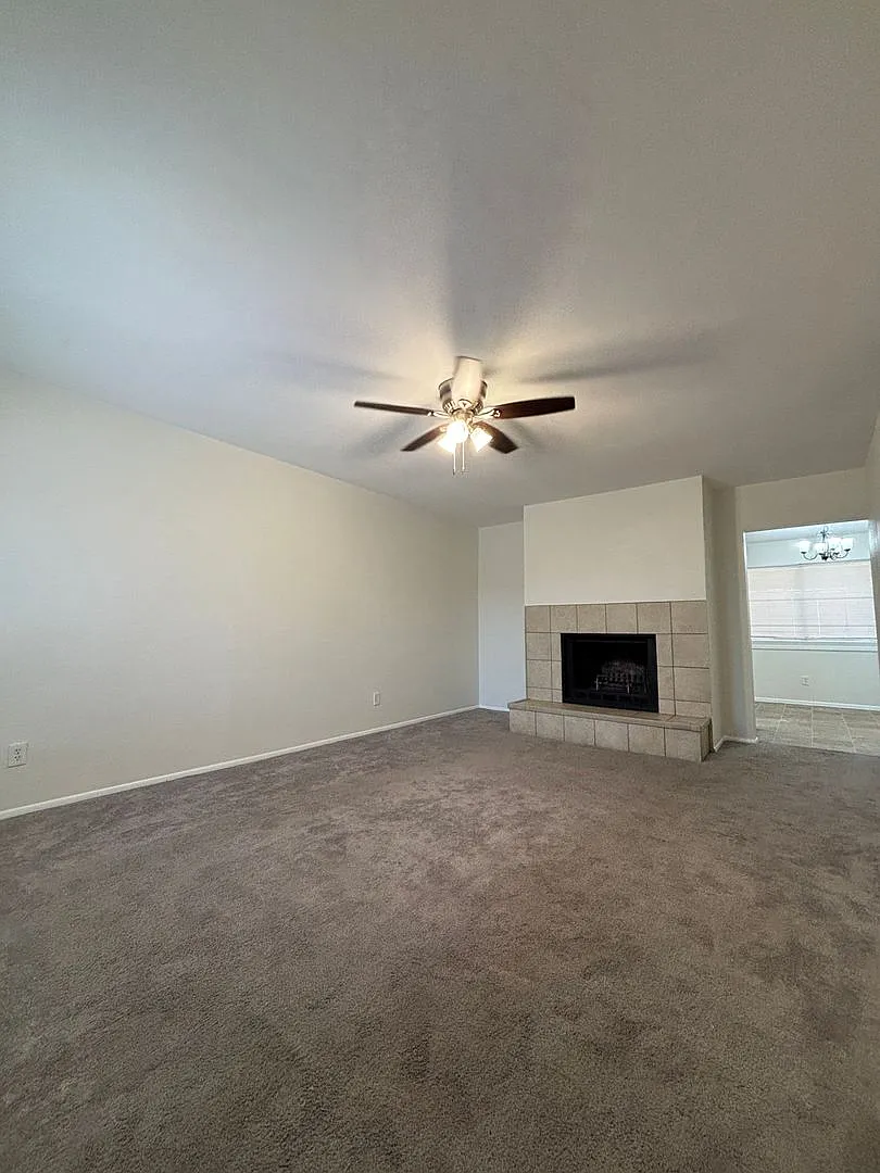 single level 2 bed and 2 bath — Photo 2