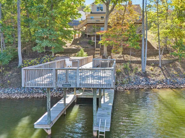 316 Woodland Cove Dr, Moneta, VA 24121